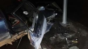 Автомобиль врезался в столб в Алматы: полиция ищет пострадавших 