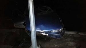 Автомобиль врезался в столб в Алматы: полиция ищет пострадавших 