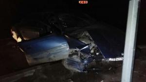 Автомобиль врезался в столб в Алматы: полиция ищет пострадавших 