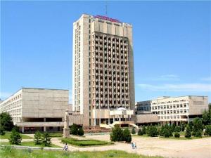 34 алматинки умудрились влезть в одну иномарку
