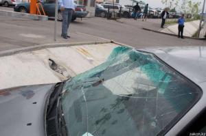 В Алматы автобус снес Audi на выделенке