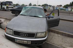 В Алматы автобус снес Audi на выделенке