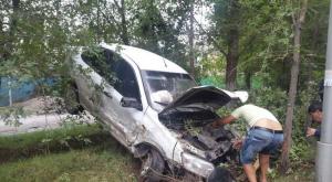 Lada Granta вылетела в кювет в ДТП в Алматы