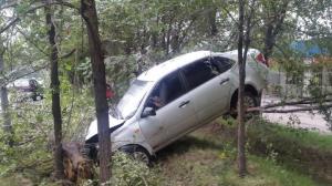 Lada Granta вылетела в кювет в ДТП в Алматы