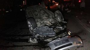 Авто перевернулось в ДТП с участием трех машин в центре Алматы