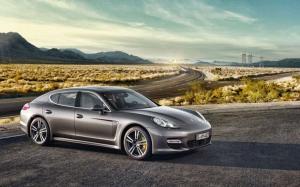 Молодой футболист на Porsche Panamera Turbo по навигатору увяз в болоте