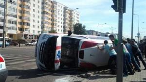 В Астане в результате ДТП перевернулась машина скорой помощи 