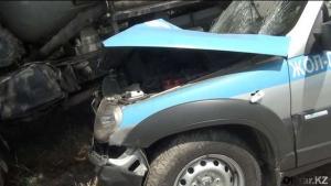 В Шымкенте столкнулись полицейское авто и ассенизаторская машина 