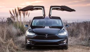 Компанию Tesla проверяют на обман инвесторов после смертельного ДТП
