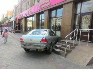 Четыре легковых автомобиля столкнулись в Астане 