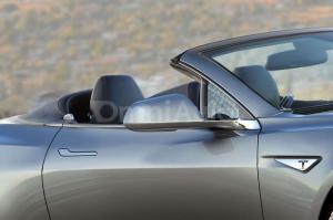Tesla выпустит Roadster нового поколения в 2019 году 
