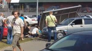 На автобусной остановке в Домодедово автомобиль сбил двух человек 