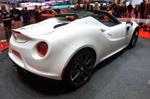 Alfa Romeo тестирует 4C Spider