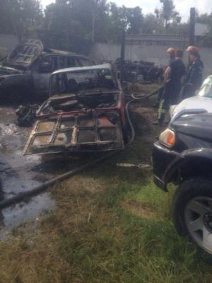 Под Киевом на стоянке за раз сгорело полдюжины автомобилей 