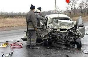 ДТП на Харьковщине: в столкновении Lada Priora с грузовиком Renault погибли три человека