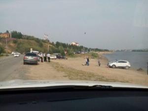 В Салехарде иномарка задавила загоравшую на пляже женщину