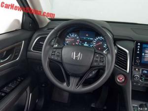 Опубликованы фотографии нового кроссовера Honda Avancier 