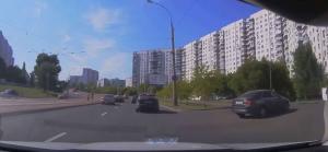 Устроивший гонки по Москве водитель Ferrari пнул перебегавшего дорогу пенсионера