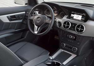 Опубликованы первые фотографии салона нового Mercedes GLK
