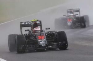 Обе машины McLaren Honda в финале квалификации