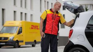 Автомобили Smart научатся принимать посылки от курьеров