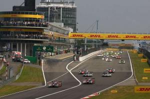 Уэббер и Лоттерер против виртуального автомобиля безопасности в WEC