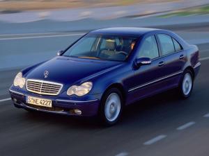 Mercedes C-class нового поколения засветился на фото