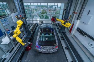 Опубликованы первые изображения седана BMW 5-Series нового поколения