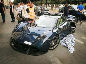 В аварии пострадал эксклюзивный суперкар Pagani Huayra Pearl стоимостью 2.5 миллиона долларов