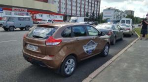 Московские журналисты сломали свой автомобиль в ходе проверки дорог Омска