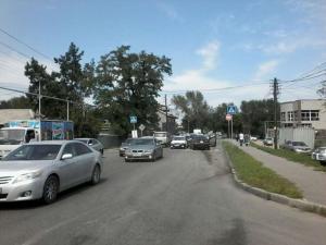 В Алматы при столкновении автобуса с легковым авто пострадали 2 человека 