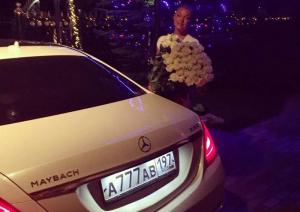 Волочкова похвасталась белым Maybach с загадочным госномером