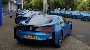 Владелец Leicester City подарил футболистам по купе BMW i8