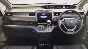 Honda показала интерьер нового компактвэна Freed