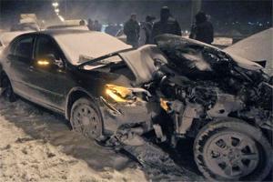 В Алматы за сутки из-за снегопада произошло 176 ДТП