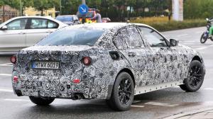 Опубликованы первые фотографии салона BMW 3-Series нового поколения 