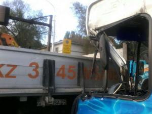В Алматы пассажирский автобус столкнулся с грузовиком 