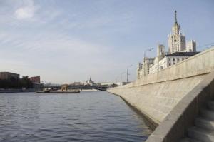 Автомобиль упал в Москву-реку после ДТП на западе столицы