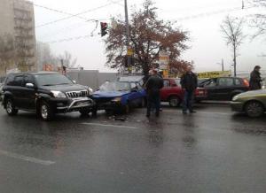 В Киеве произошло крупное ДТП, заблокировано движение на Краснозвездном проспекте