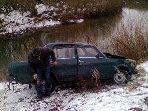 В СКО нетрезвый водитель «семерки» пустил машину с обрыва