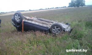 В Березовском районе опрокинулся Renault: непристегнутый пассажир вылетел из салона и погиб 