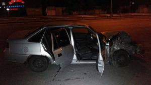 Ночное ДТП в Алматы: Subaru врезался в дерево