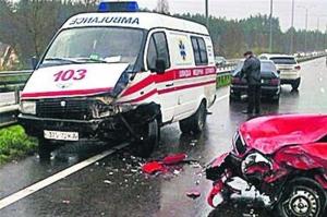 В Киеве в аварию попала скорая с ребенком