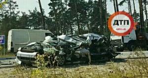 Жуткое ДТП в Киеве: разорванная напополам Audi, один погибший и трое пострадавших
