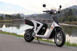 Электроскутер Mahindra GenZe 2.0 отзывают из-за проблем с подвеской