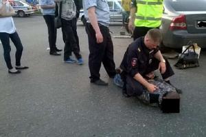 Фура сбила женщину на тротуаре в центре Москвы