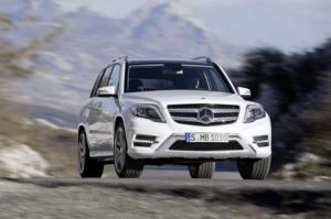 Новый Mercedes-Benz GLK-класса попозировал репортерам