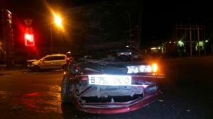 Автомобиль после ДТП сбил пешехода в Алматы