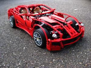 Ferrari проигрывает даже Lego