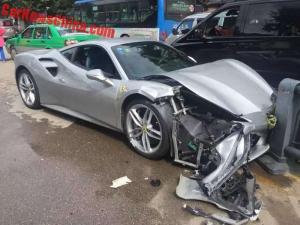 В Китае суперкар Ferrari 488 GTB врезался в другой Ferrari 488 GTB